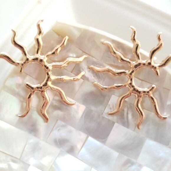 New! Anthro LYNYER Sunshine Earrings - Picture 4 of 10